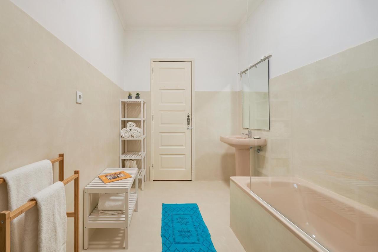 Light-Filled & Renovated Apartment, By Timecooler Lisboa Dış mekan fotoğraf